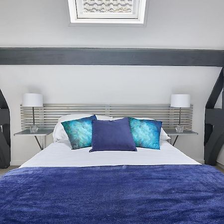 The Chapel Cottage By Ritual Stays هيميل هيمبستيد المظهر الخارجي الصورة