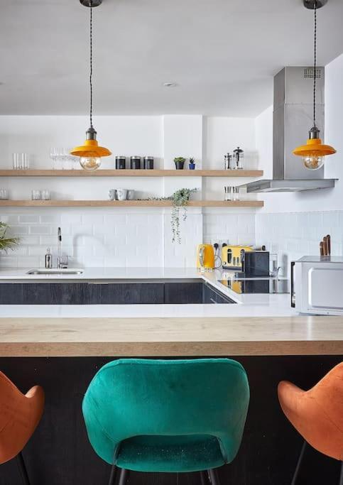 The Chapel Cottage By Ritual Stays هيميل هيمبستيد المظهر الخارجي الصورة
